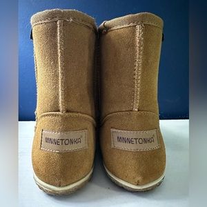 Minnetonka women’s suede Backus winter boot size 7m
